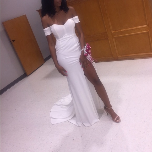 I’m selling a prom/homecoming dress . - Picture 2 of 2